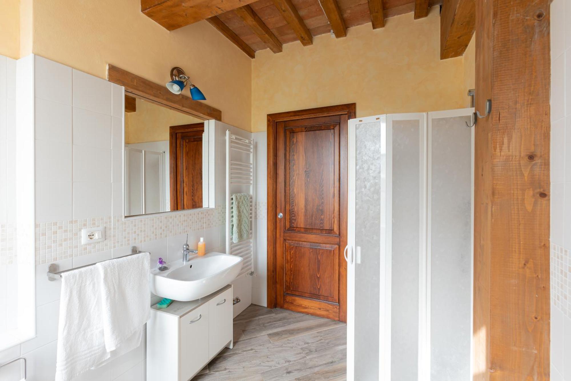 La Valle Della Lavanda - Podere Mezzastrada Farm stay *